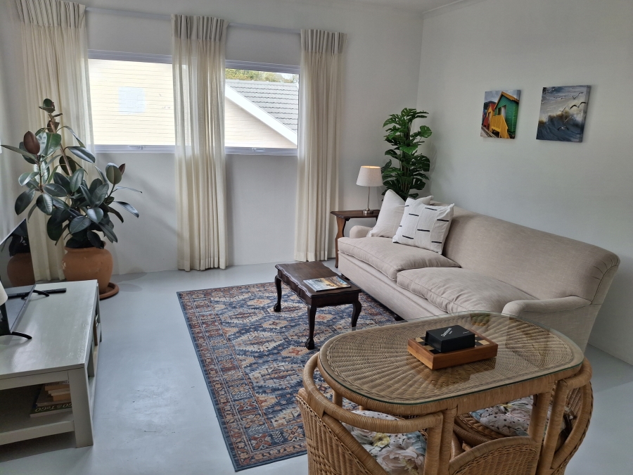 To Let 1 Bedroom Property for Rent in Clovelly Western Cape